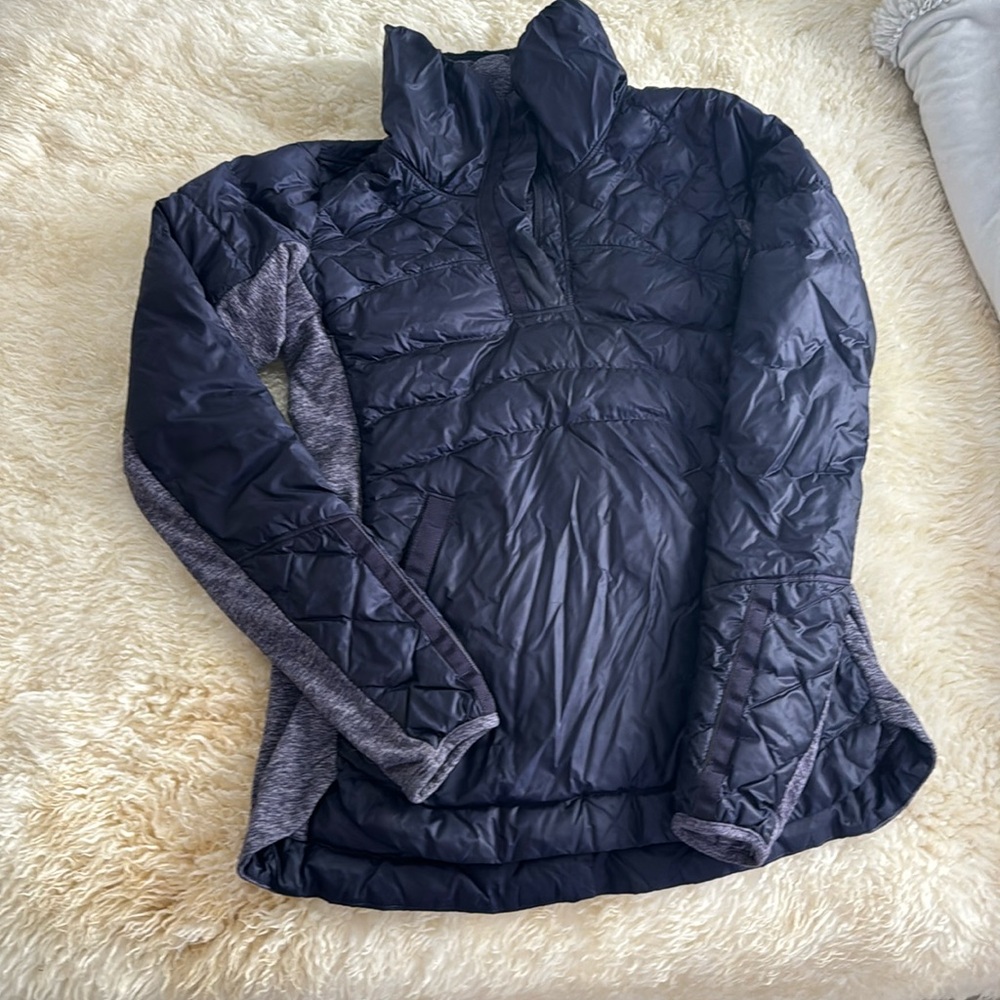 Lululemon winter pullover size 6